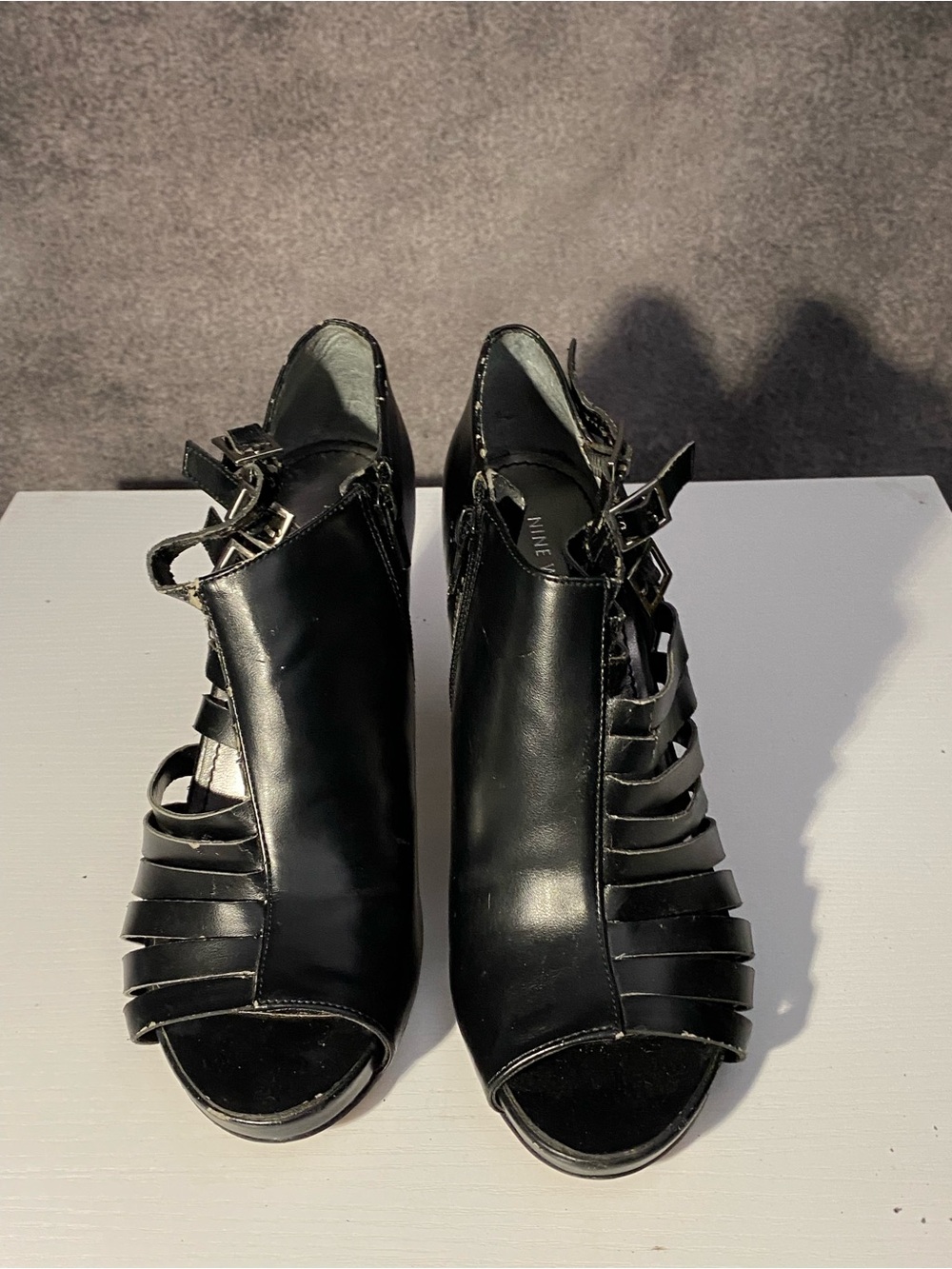 Nine West Black Caged Strappy Heels Size 9M Peep Toe Buckle Stiletto Sandals